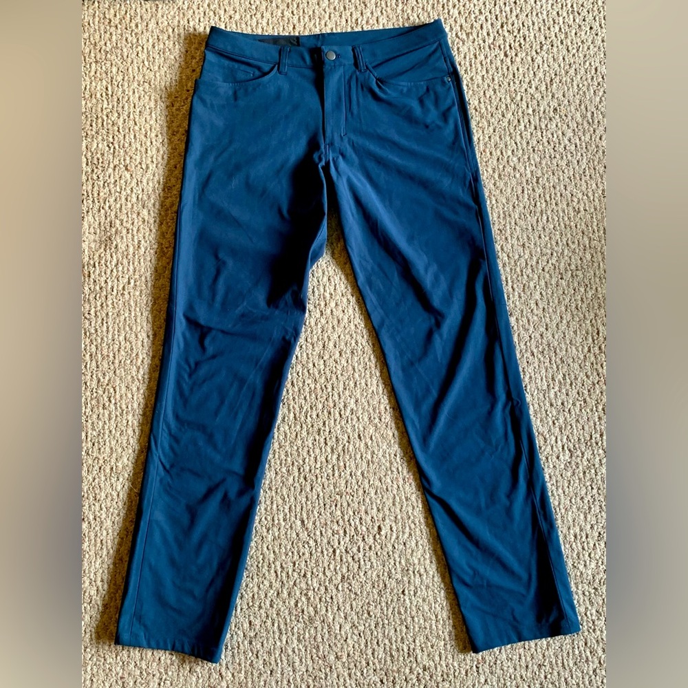 Lululemon Classic-fit ABC pants (size 33)